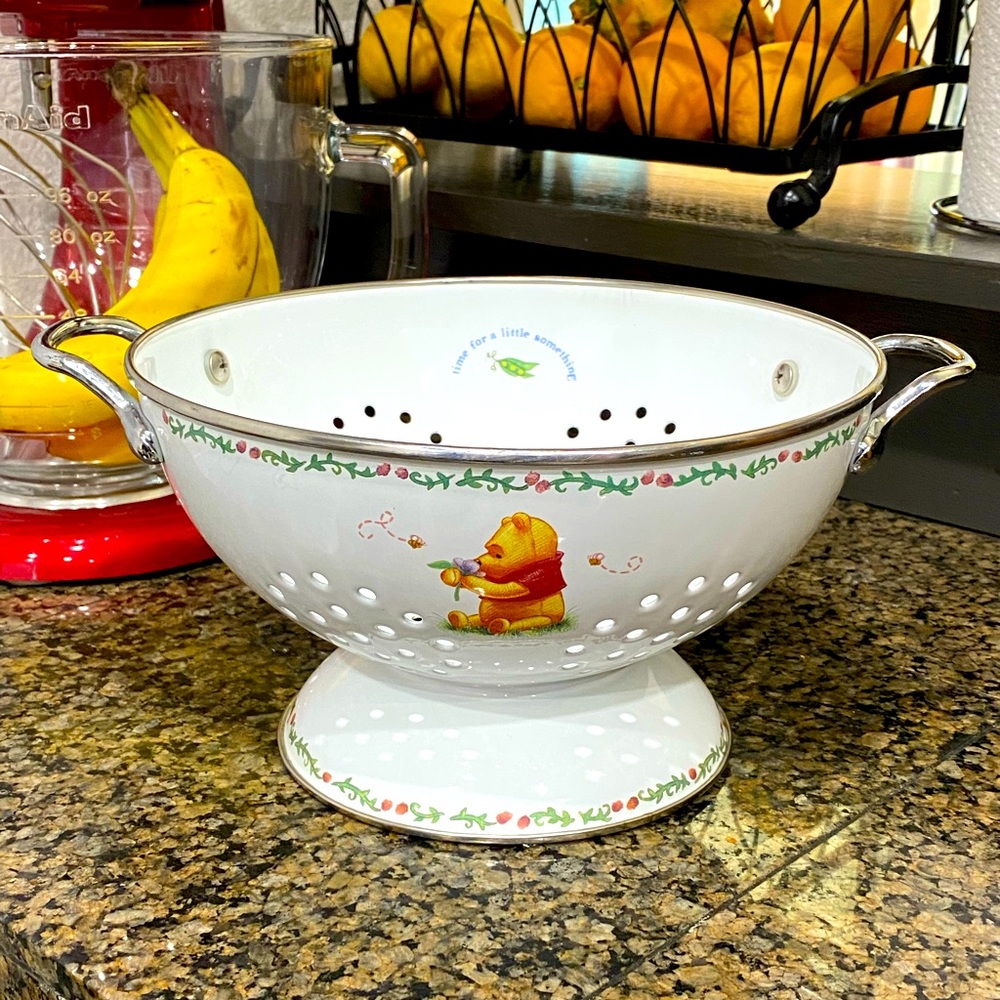 VINTAGE Disney Winnie the Pooh Colander